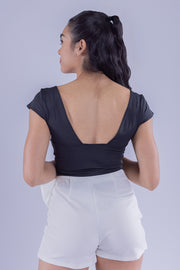 Blusa negra con escote