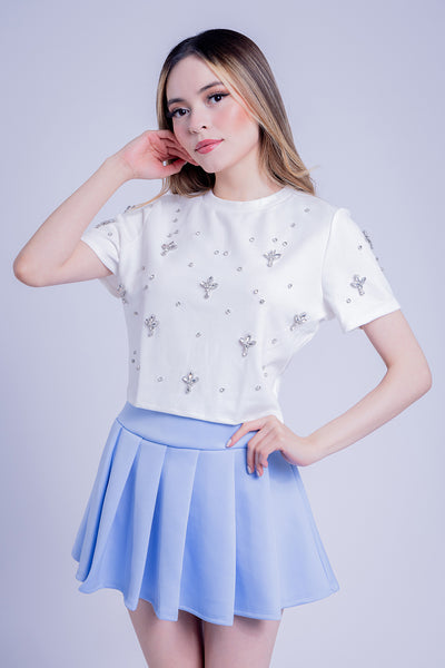 Blusa corta blanca con decoracion