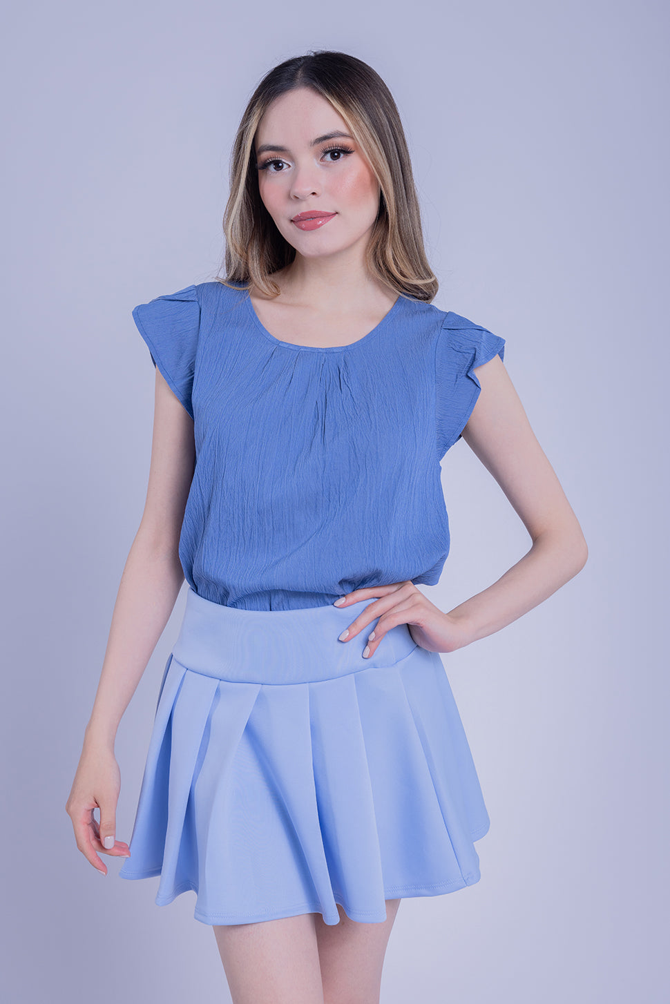 Blusa azul con detalle de olanes