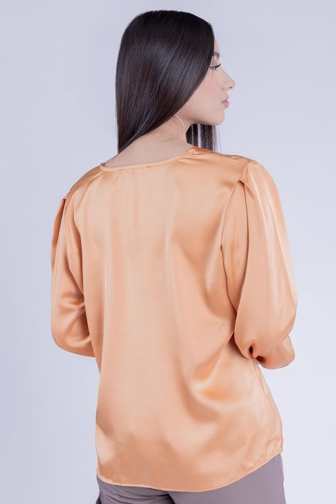 Blusa naranja satinada