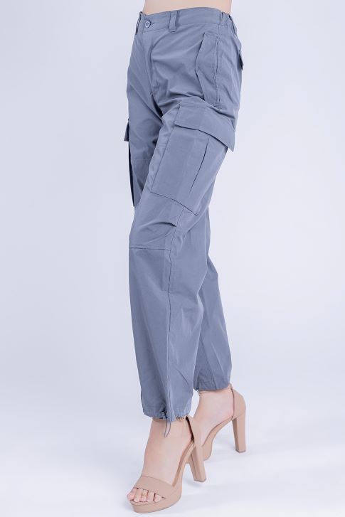 Pantalón gris cargo