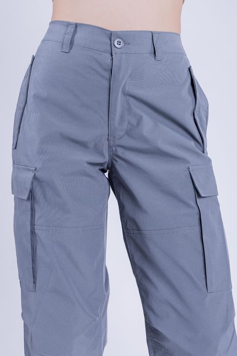 Pantalón gris cargo