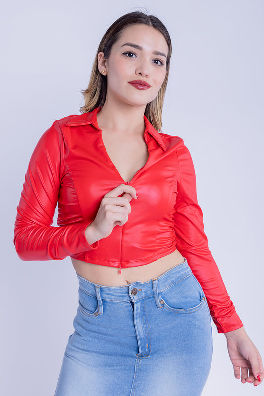 Blusa roja de vinil