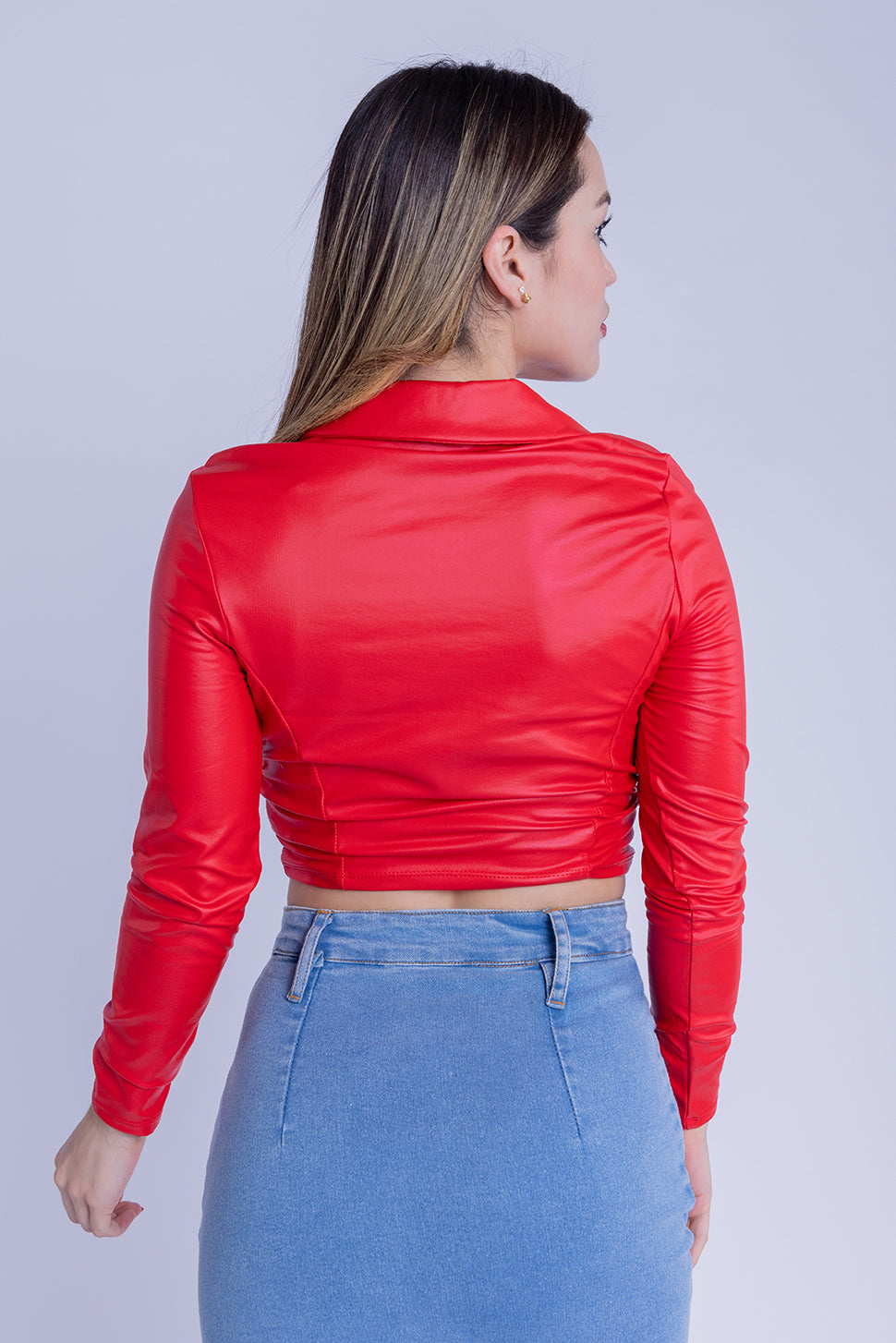 Blusa roja de vinil