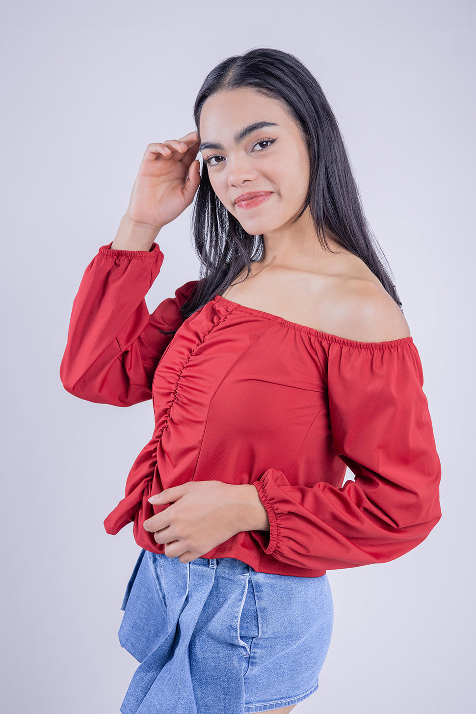 Crop top plisado de hombros descubiertos