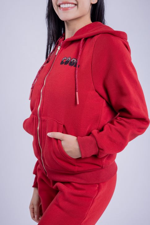 Conjunto deportivo rojo de sudadera y pants