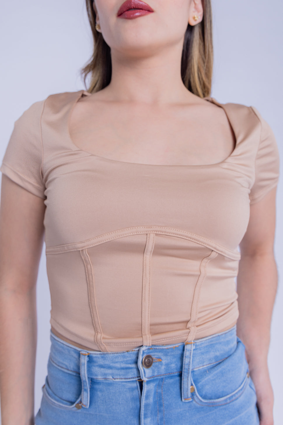 Crop top satinado beige