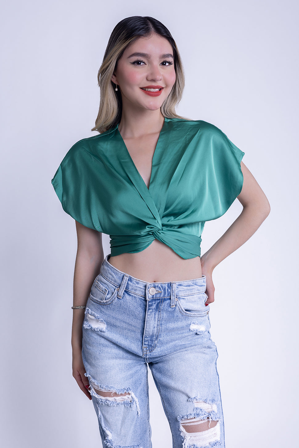 Crop top satinado con cruce