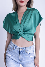 Crop top satinado con cruce