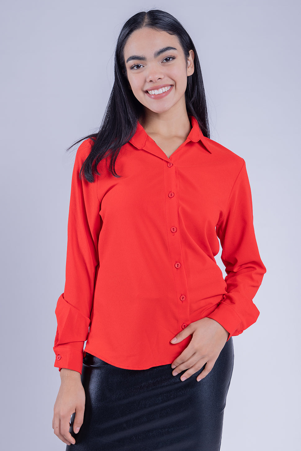 Blusa roja abotonada