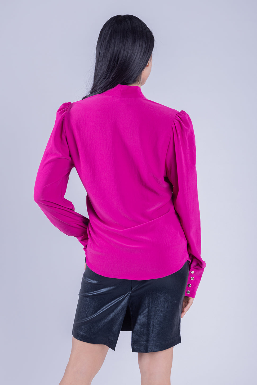 Blusa magenta con mascada