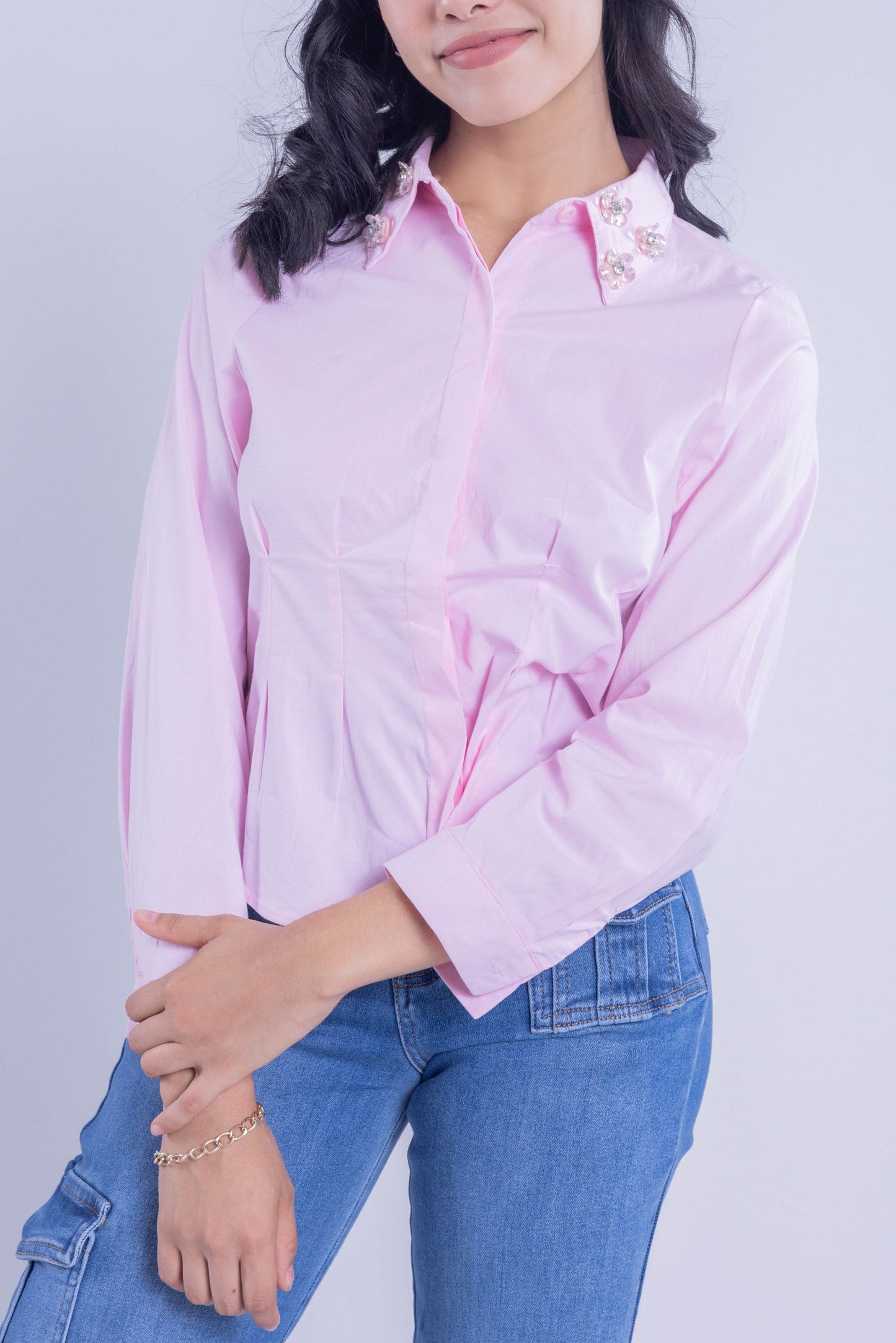 Blusa tipo camisa con pedrería