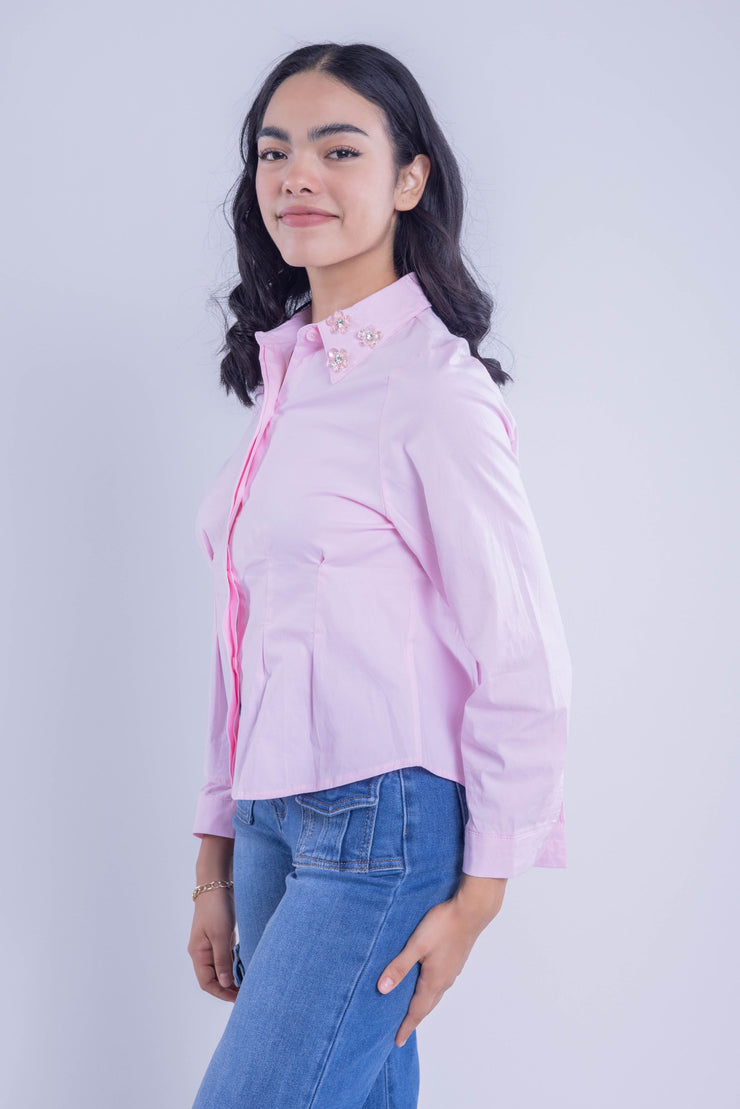 Blusa tipo camisa con pedrería