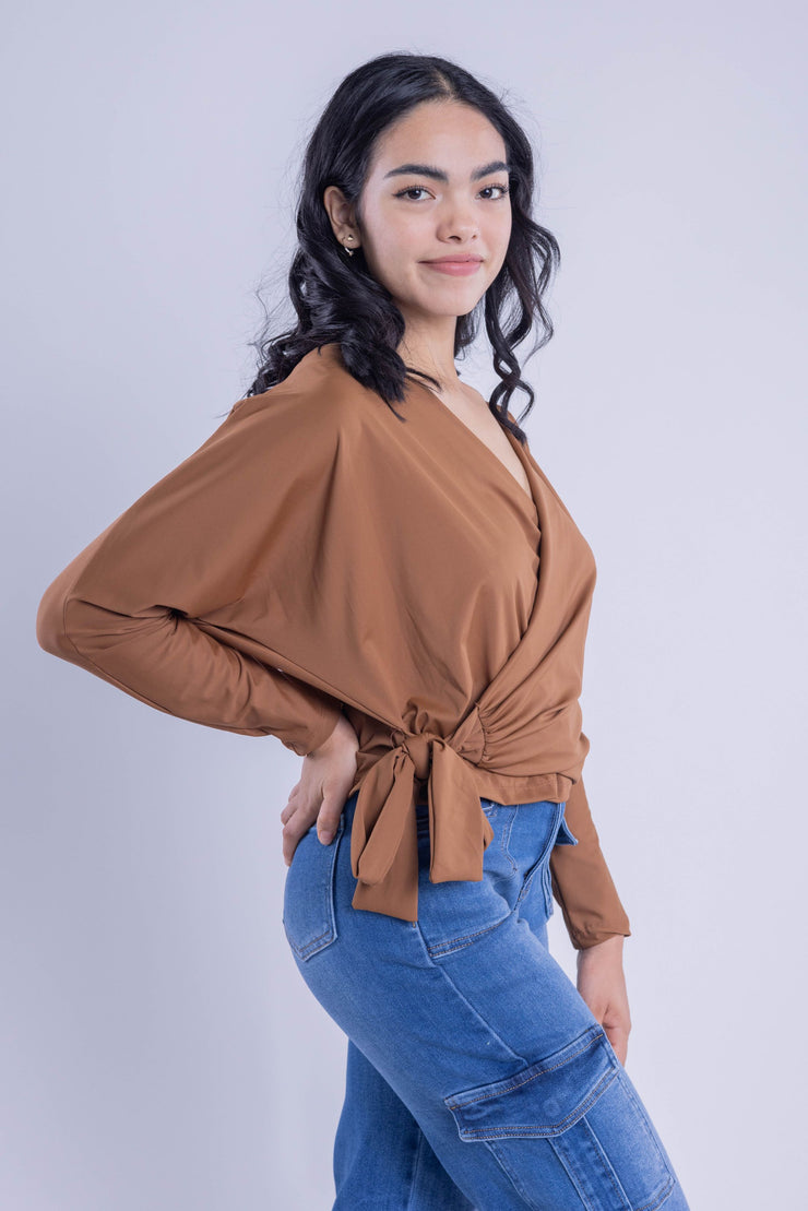 Blusa cruzada con mangas oversize