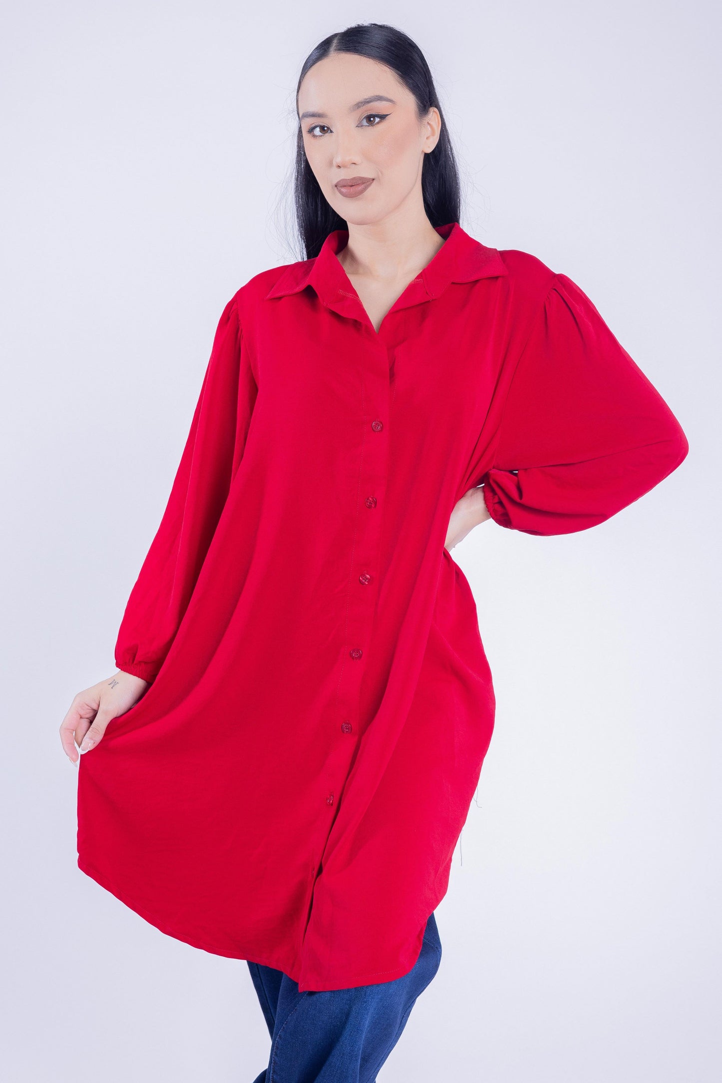 Vestido rojo oversize con botones