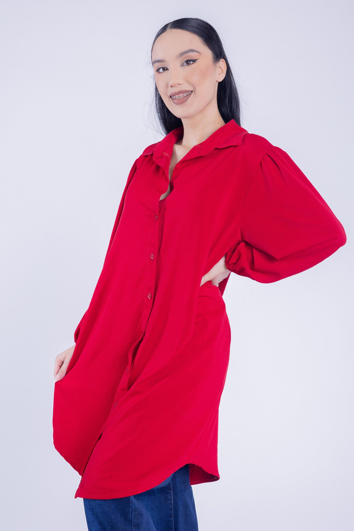 Vestido rojo oversize con botones