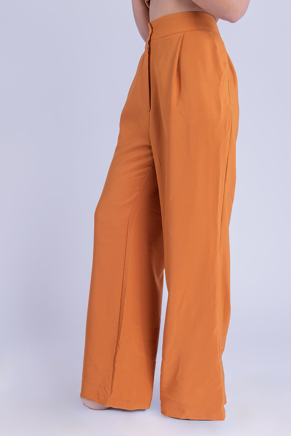 Pantalon naranja con pinzas