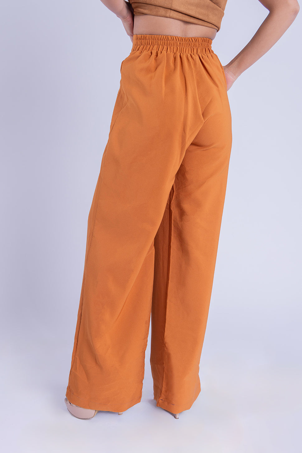 Pantalon naranja con pinzas